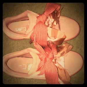 Pink puma sneakers with jumbo laces